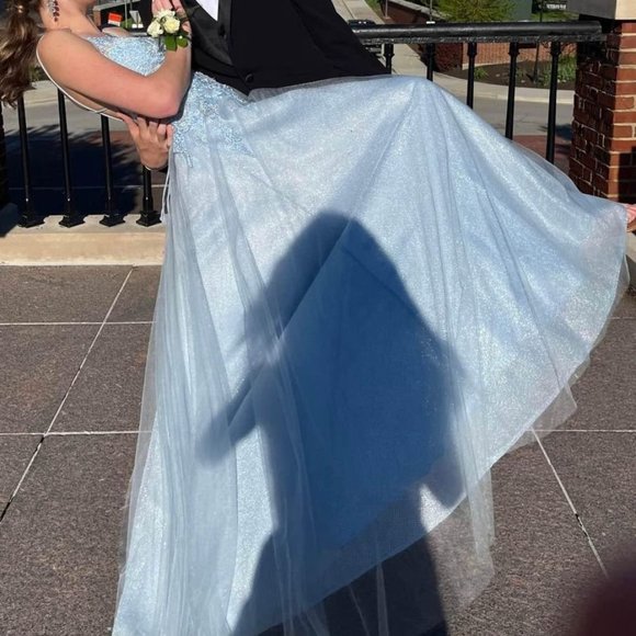 Christina Wu pale blue prom dress Size 4 - 6 - Picture 4 of 4